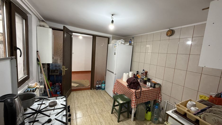 Spațiu de închiriat în Vilă - 2 camere+birou+curte în Campina - Poză 9