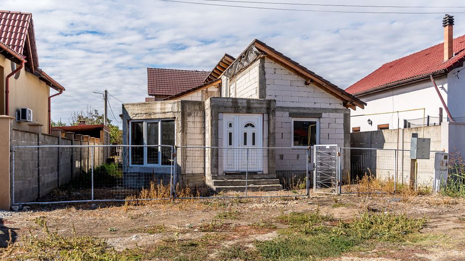 Casa la rosu in Zimandcuz Comision 0 - Poză 1