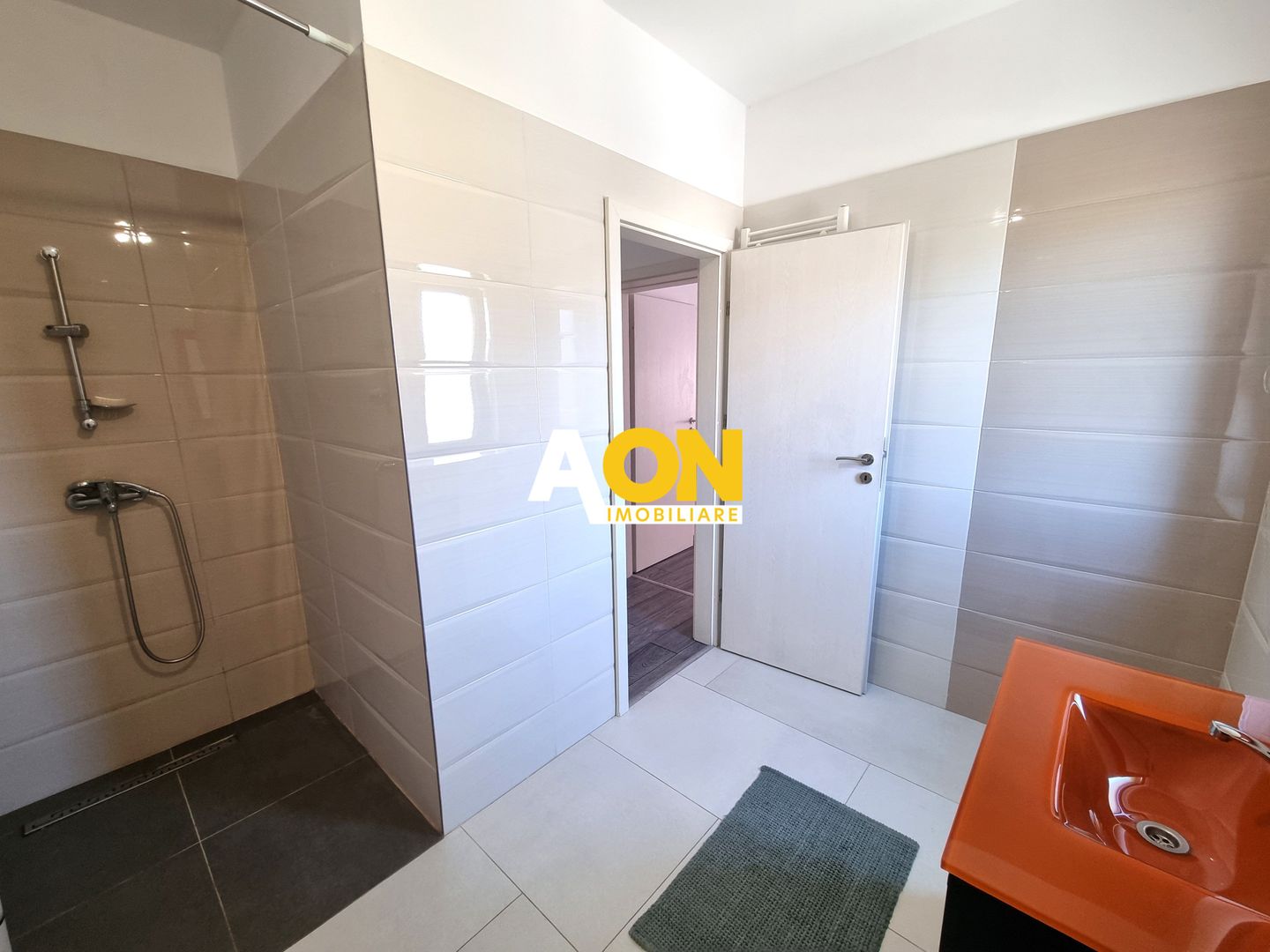 Apartament cu 3 Camere, Etaj Intermediar, Bloc Nou, Centru - Poză 9
