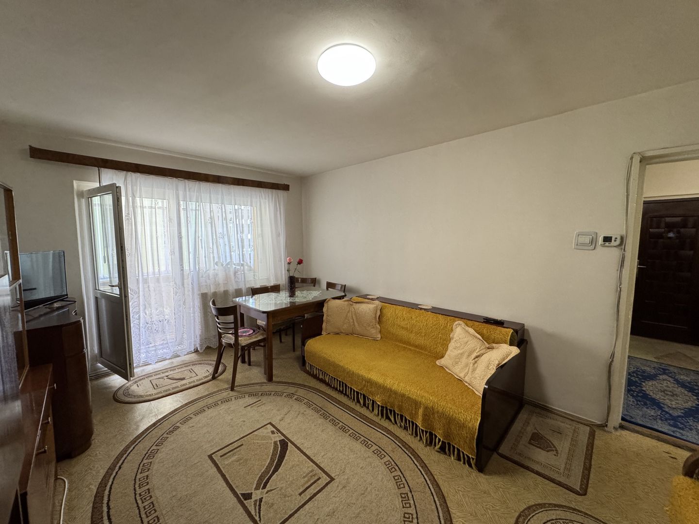 Apartament decomandat cu 3 camere in Centrul Civic, strada Mihai Viteazul - Poză 2