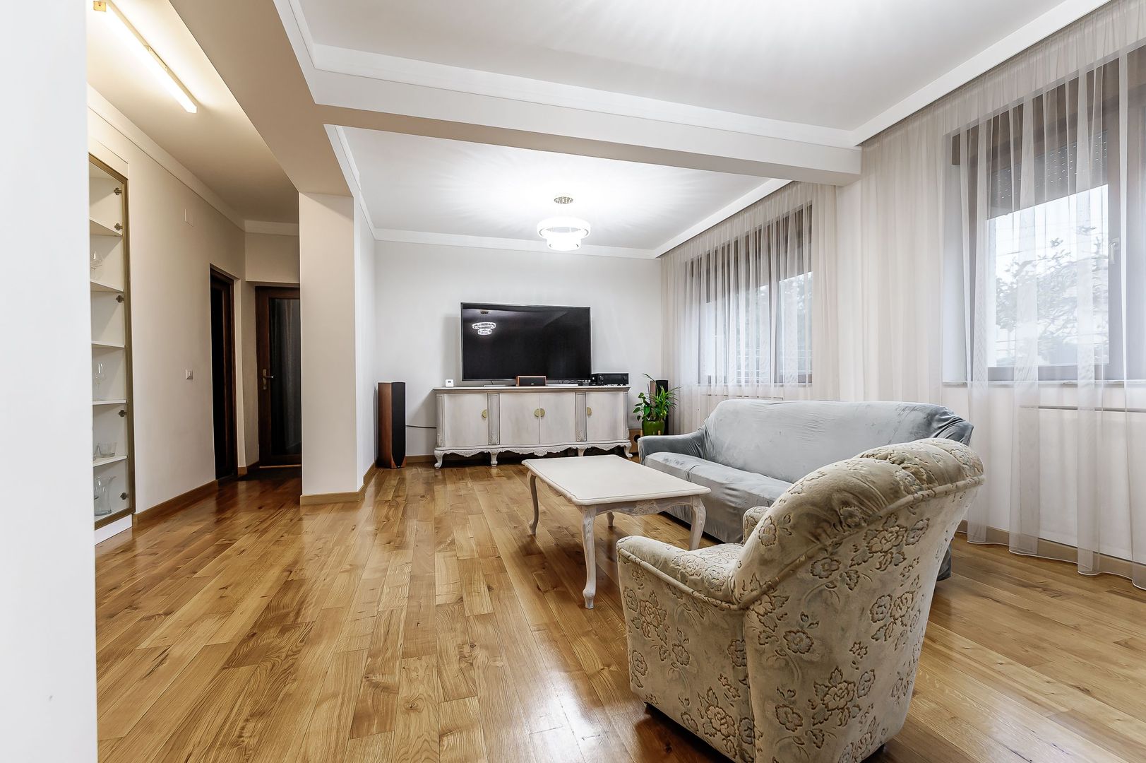 Vilă exclusivistă pe malul Mureșului – design modern si teren generos - Poză 7