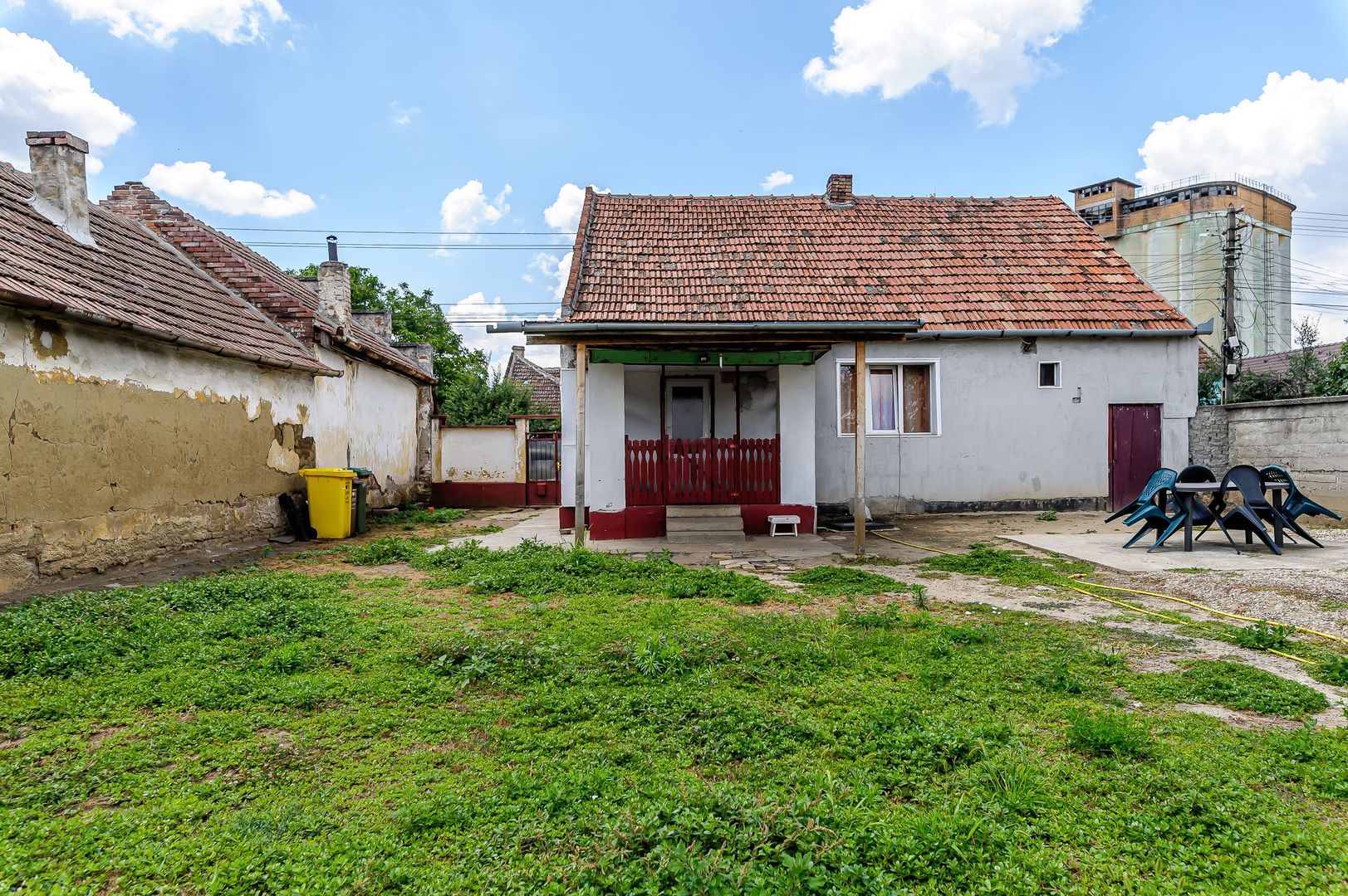 Ofertă rară! Casă cu teren generos în Poltura! - Poză 4