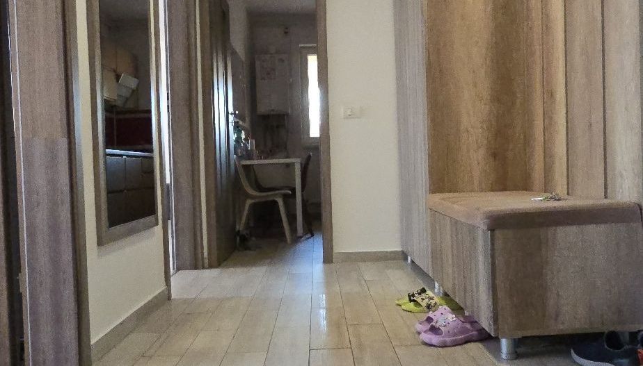 De inchiriat : Apartament 2 camere + loc parcare exterior - Poză 1