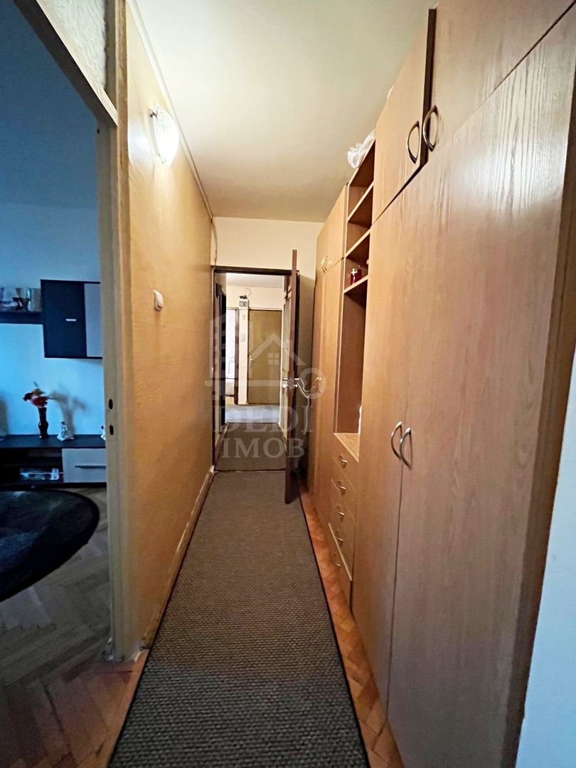 Apartament cu 3 camere de vanzare in zona Rogerius, Oradea - Poză 7