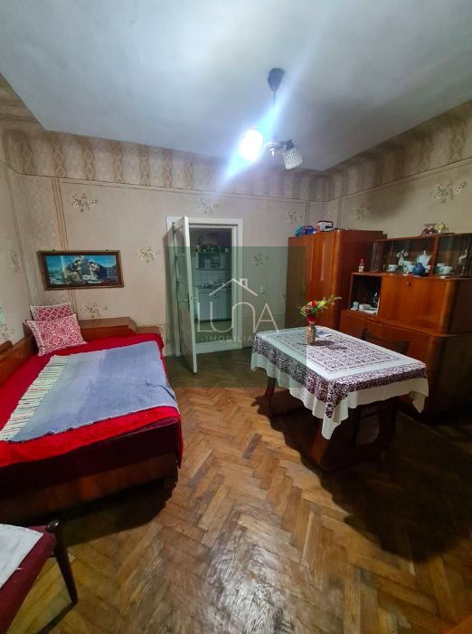 Casă cu teren de 1.000 m² – utilități complete, ideală pentru renovare - Poză 4