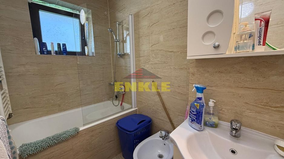 De vânzare apartament cu  3 camere, decomandat, zona Primaverii - Poză 8