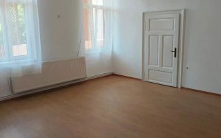 BRASADAS vinde ap 2 cam PARTER la curte zona CENTRALA. - Poză 3