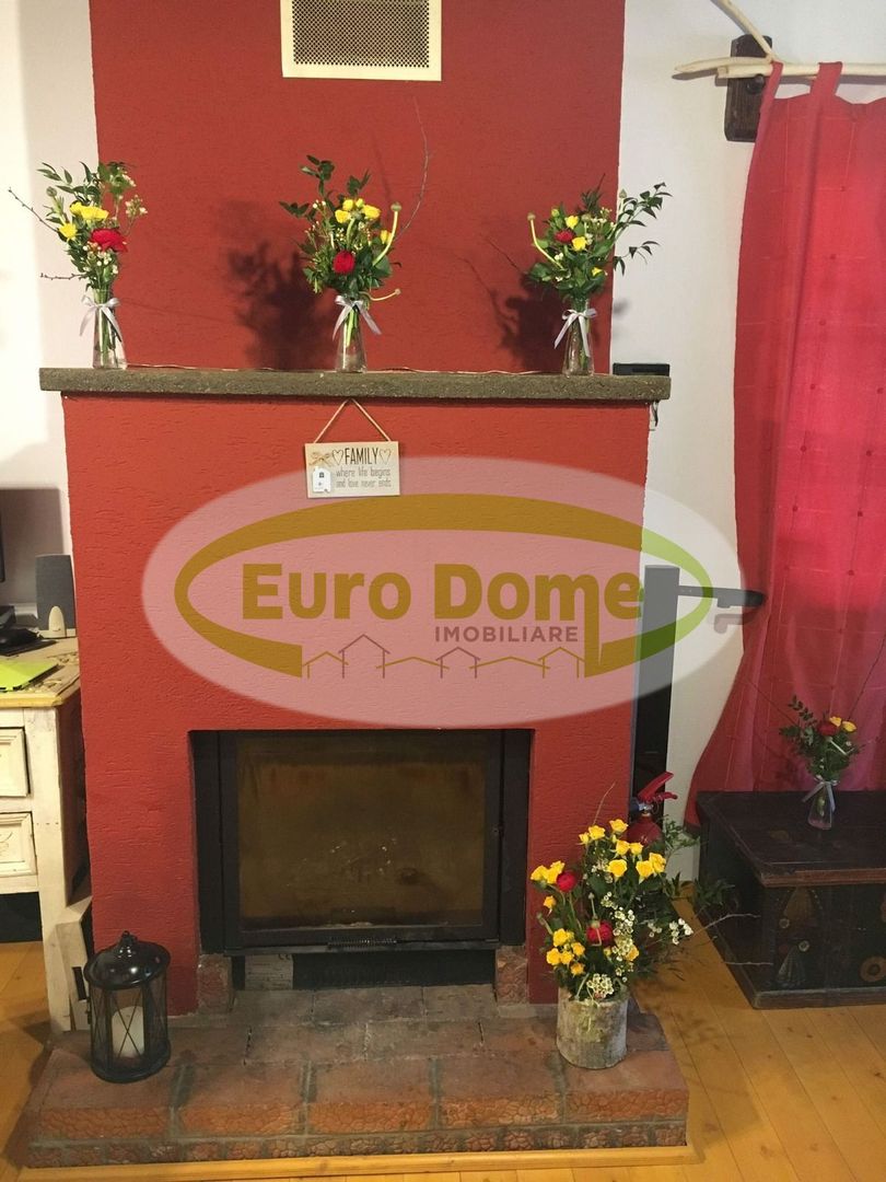 Casa primitoare, curte si gradina, priveliste frumoasa catre munti. - Poză 7