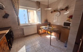 Apartament 3 camere de închiriat | Nerva Traian – Bd. Unirii | Parcare - Poză 9