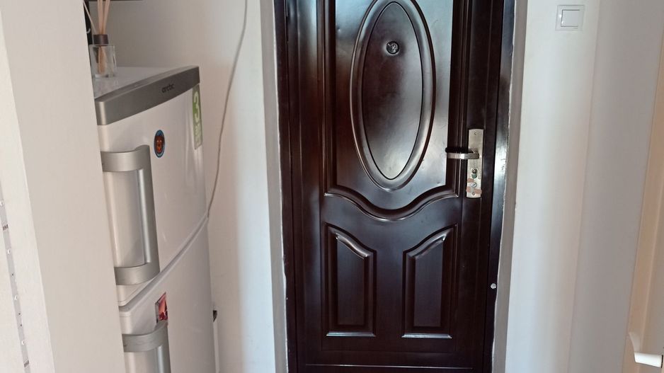 Garsonieră renovată, balcon închis, 50 m de metrou Costin Georgian - Poză 4