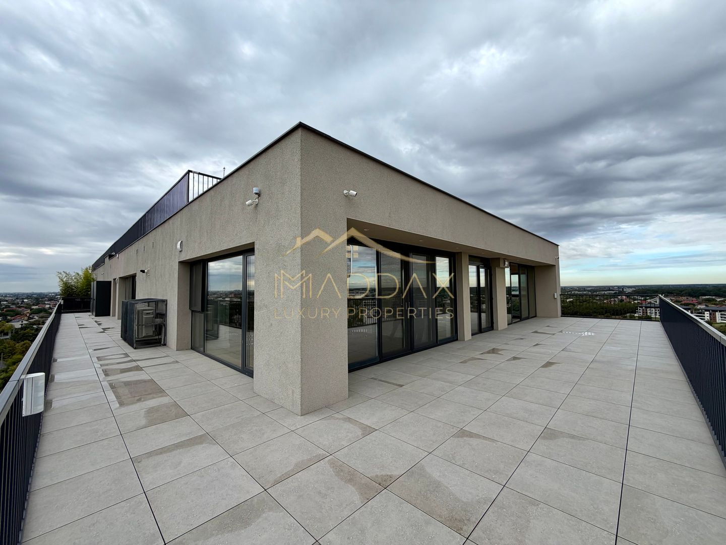 Penthouse cu 4 camere // terasă 70 mp / 200 mp / 3 parking / Straulesti - Poză 11