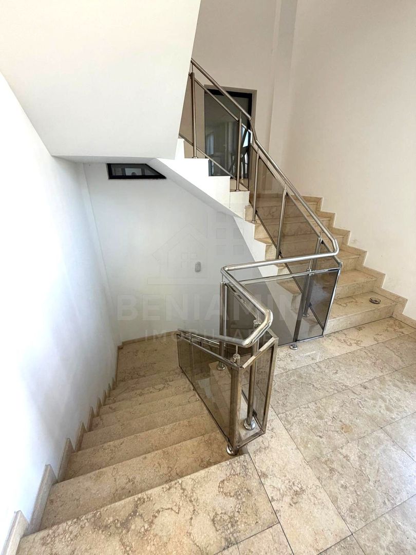 Spatiu comercial pe Bulevardul Decebal - Rovine - Helmat 100mp - Poză 7