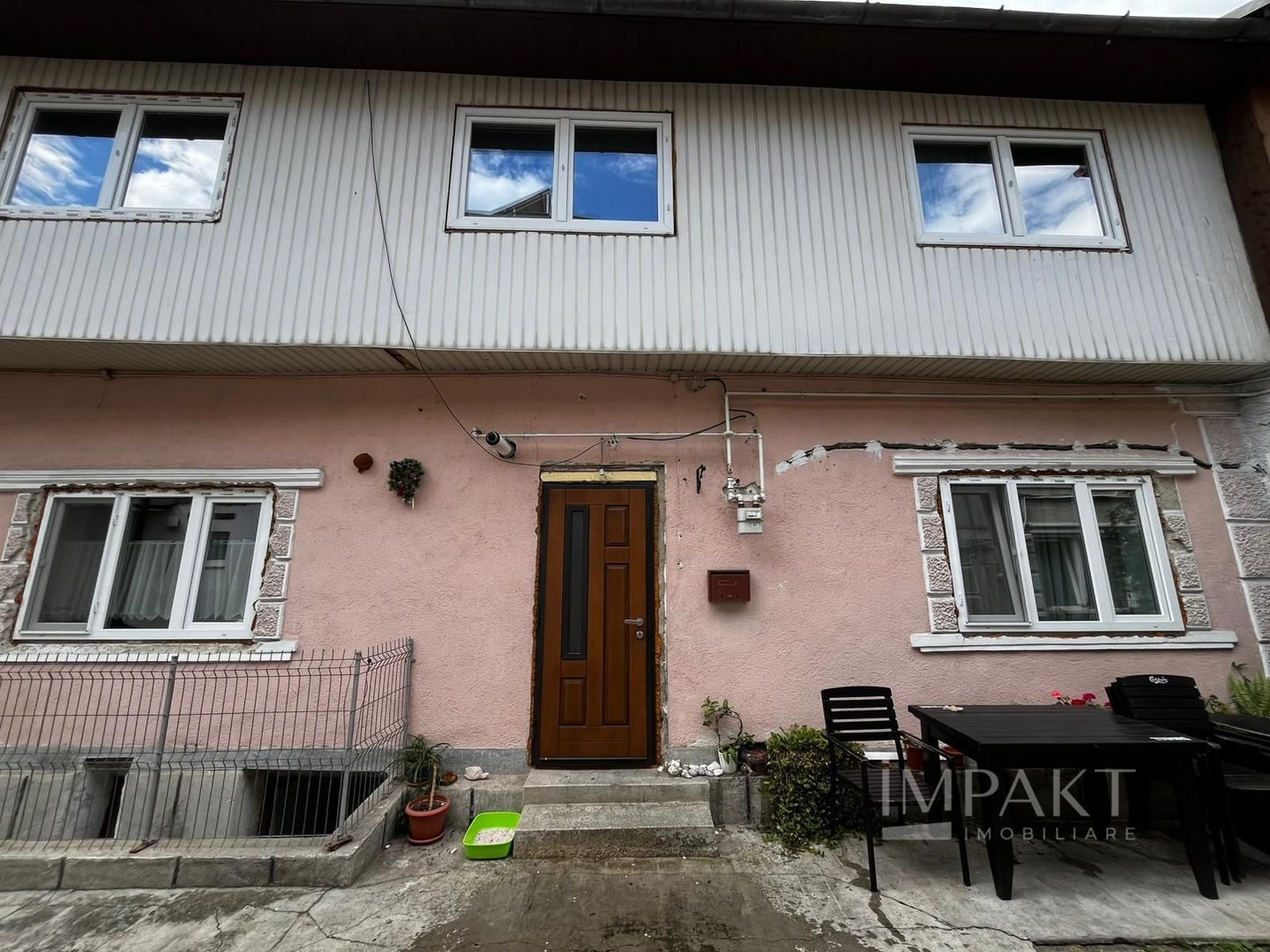 Casa frumoasa de vanzare la curte comuna, zona Centrala! - Poză 15