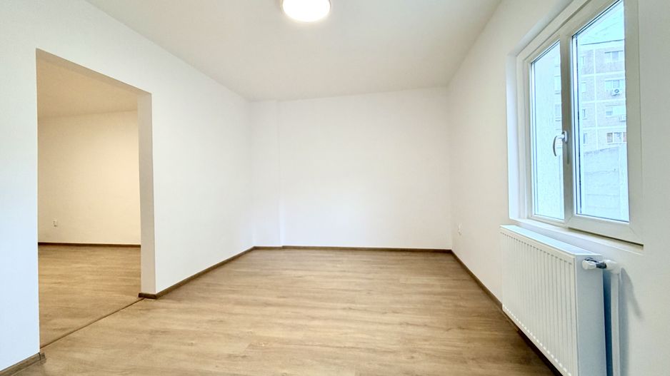 Spațiu comercial de închiriat – artera principală în nordul orașului. - Poză 18