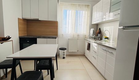 Apartament cu 3 camere, decomandat, Rogerius