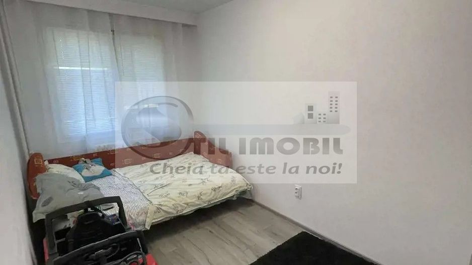Apartament cu 3 camere - Piata Nicolina - 100.000 euro ! - Poză 4