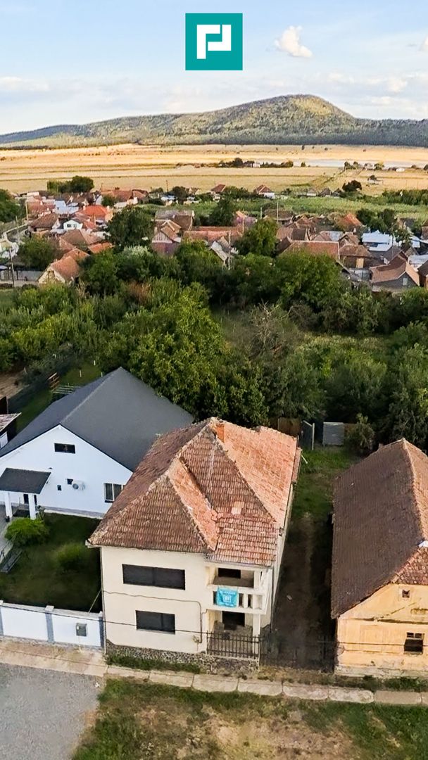 Casă P+M cu grădină generoasă în Ineu - Poză 7