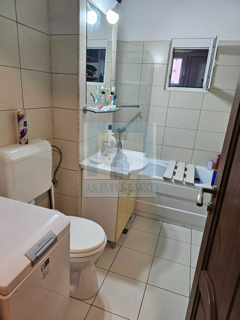 De vanzare apartament 4 camere/ zona Tractorul - Poză 7