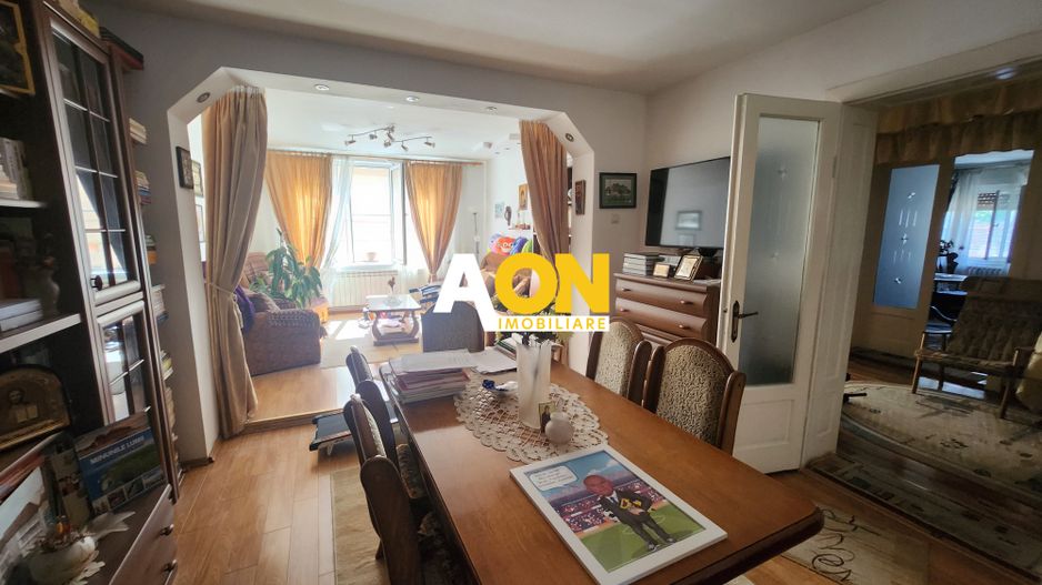 De vanzare casa 5 camere, 655mp teren, zona Cetate - Poză 4
