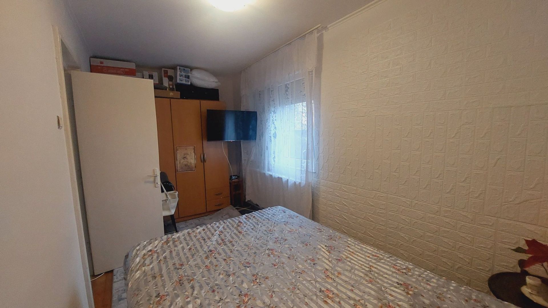 Vânzare-Schimb apartament 2 camere str. Jiului Micro 14 - Poză 1