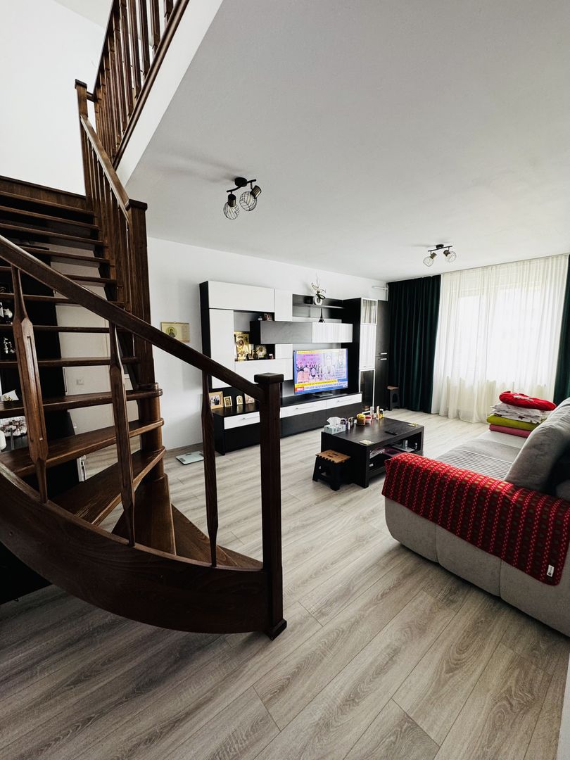 Apartament de vânzare cu 3 camere - Poză 1