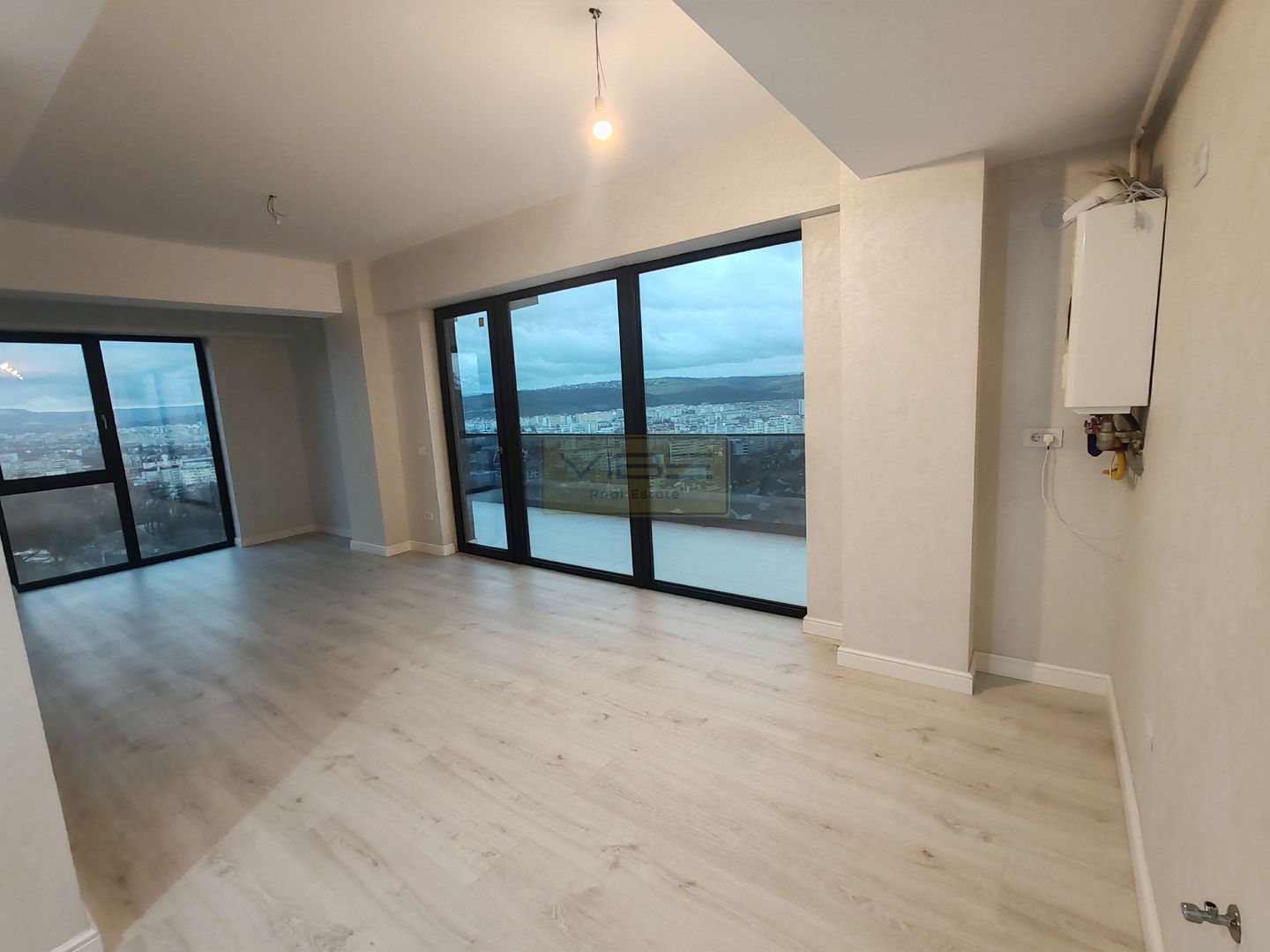 Copou-Stadion- Intabulat - Bloc nou - View Panoramic! - Poză 1