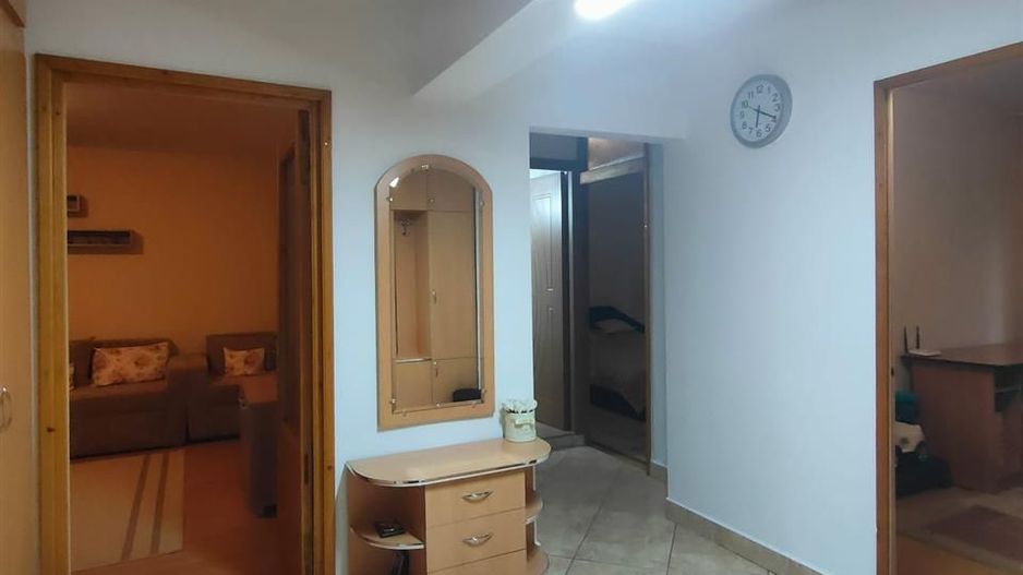 Apartament cu 3 camere decomandat zona Nufarul - Poză 7
