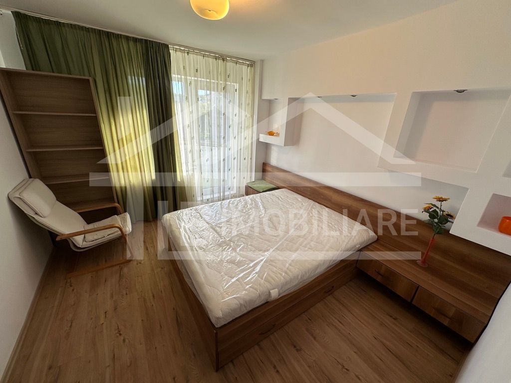 Apartament cu 3 camere, 90mp, decomandat, Zona EON - Poză 5