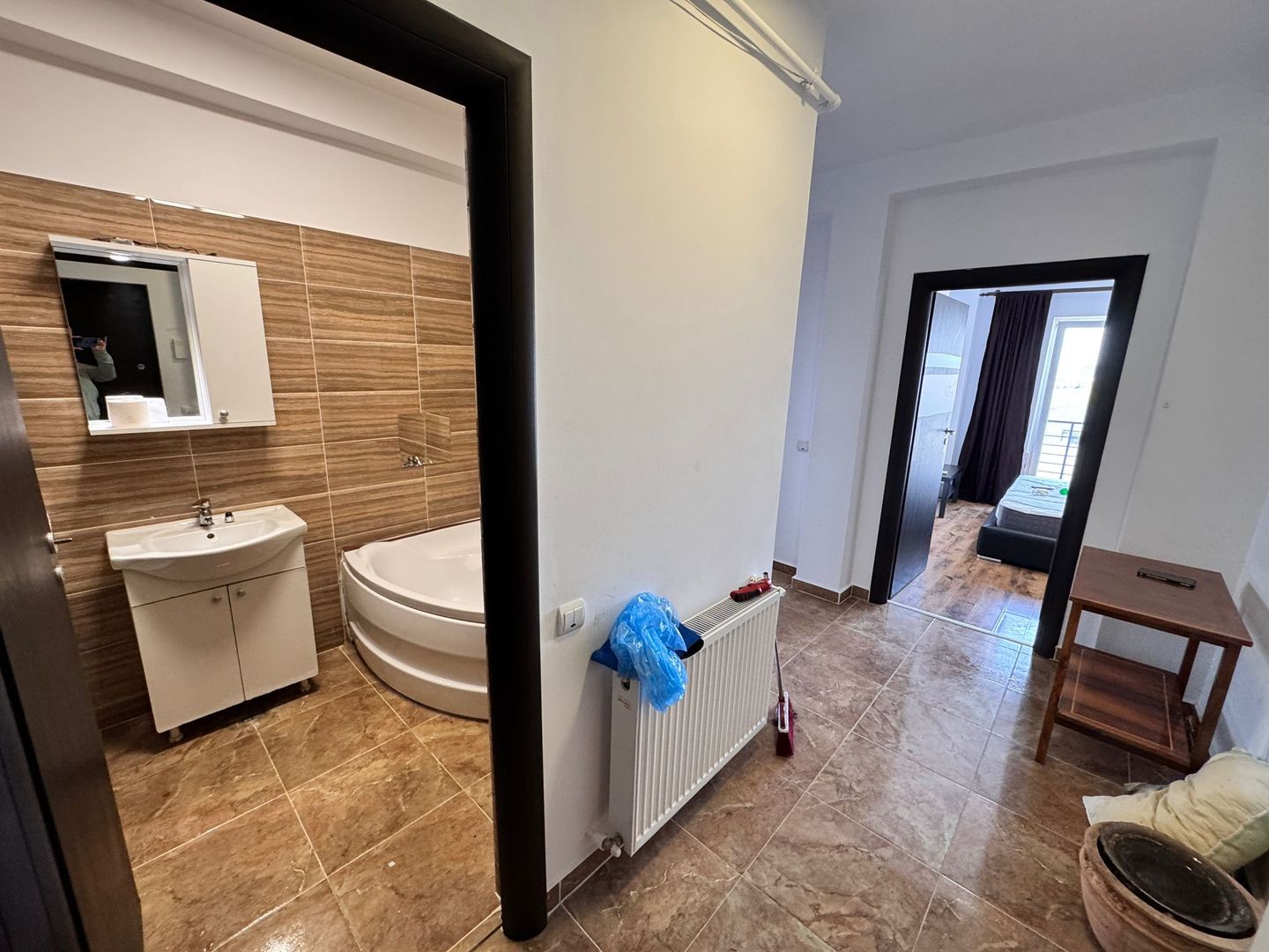 AP. 2 CAMERE, CENTRALA PROPRIE, LOC PARCARE, MOBILAT/UTILAT MODERN - Poză 5