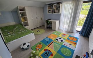 Vila Moderna cu 5 camere, garaj si 921 mp de curte, in Tocile - Poză 18