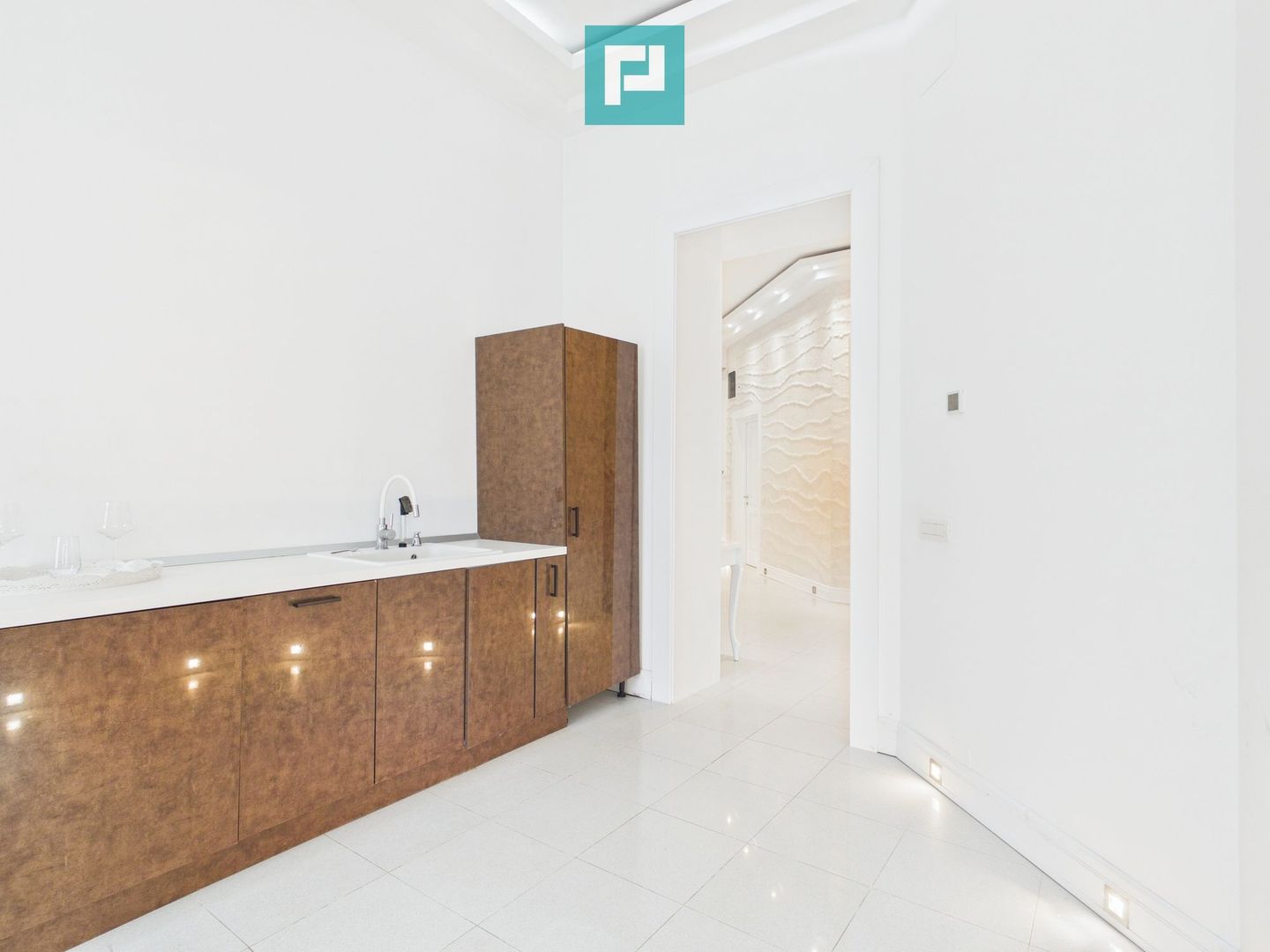 Apartament deosebit în clădire istorică central - Poză 14