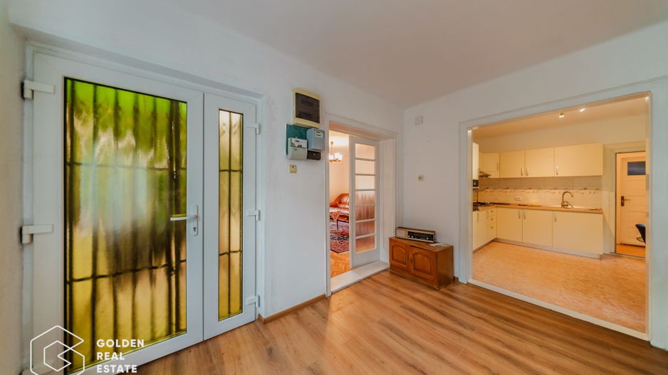 Vila superba, P+E,  Cuvin, 9 camere, 200 mp si teren 1300 mp plus anexa 3 camere - Poză 7