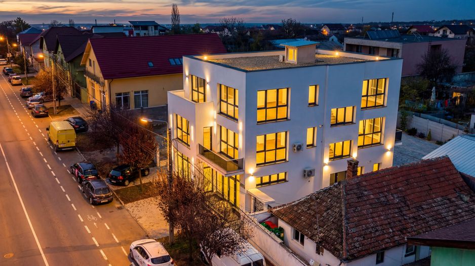 Clădire nouă P+2 cu showroom și birouri în Arad - Poză 1