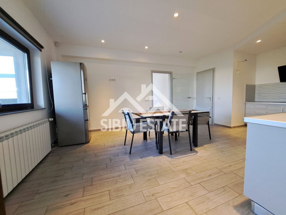 Casa Sibiu, terase panoramice, garaje, teren mare, Sura Mica - Poză 19