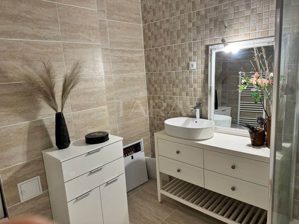 Modern, zona Cetatii, apartament cu 2 camere și balcon generos. - Poză 4