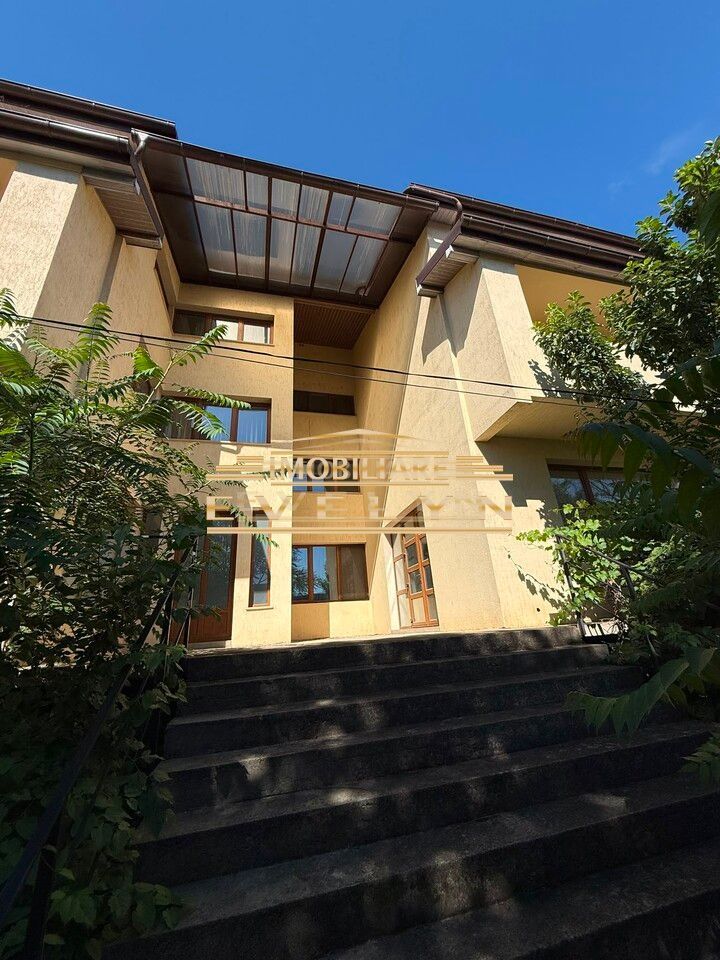 Casă de vânzare Ds+P+1E+M, situată pe Strada Alexandru cel Bun. - Poză 2