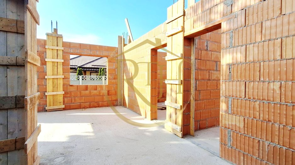 Oferim spre vanzare, Case tip duplex despartite prin spatiu verde, Giroc - Poză 17