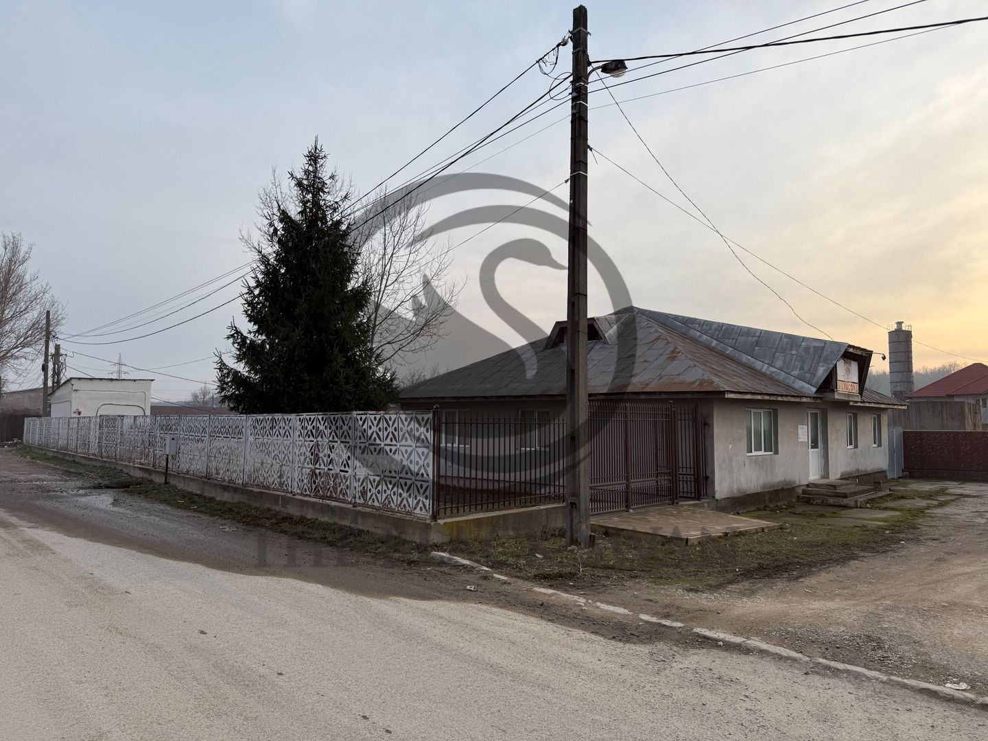 Proprietate cu 6 camere de vanzare | Kaufland - Moreni | Comision 0% - Poză 2