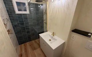 Disponibil imediat. Centrala proprie. Renovat integral - Poză 22