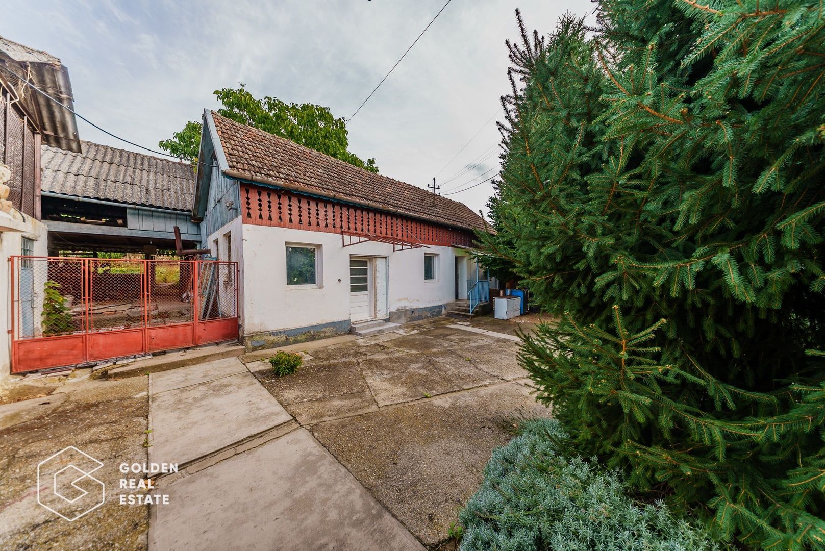 Vila superba, P+E,  Cuvin, 9 camere, 200 mp si teren 1300 mp plus anexa 3 camere - Poză 42