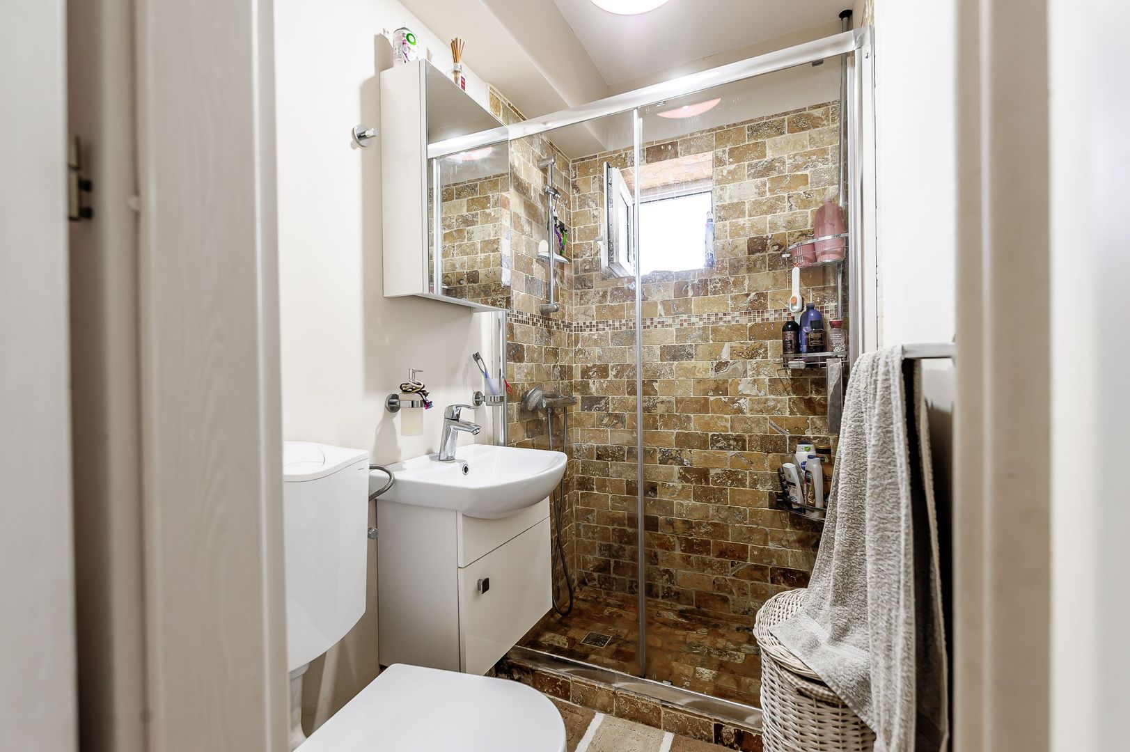 REZERVAT Locuința ideală pentru început de drum, mobilat și utilat. - Poză 7