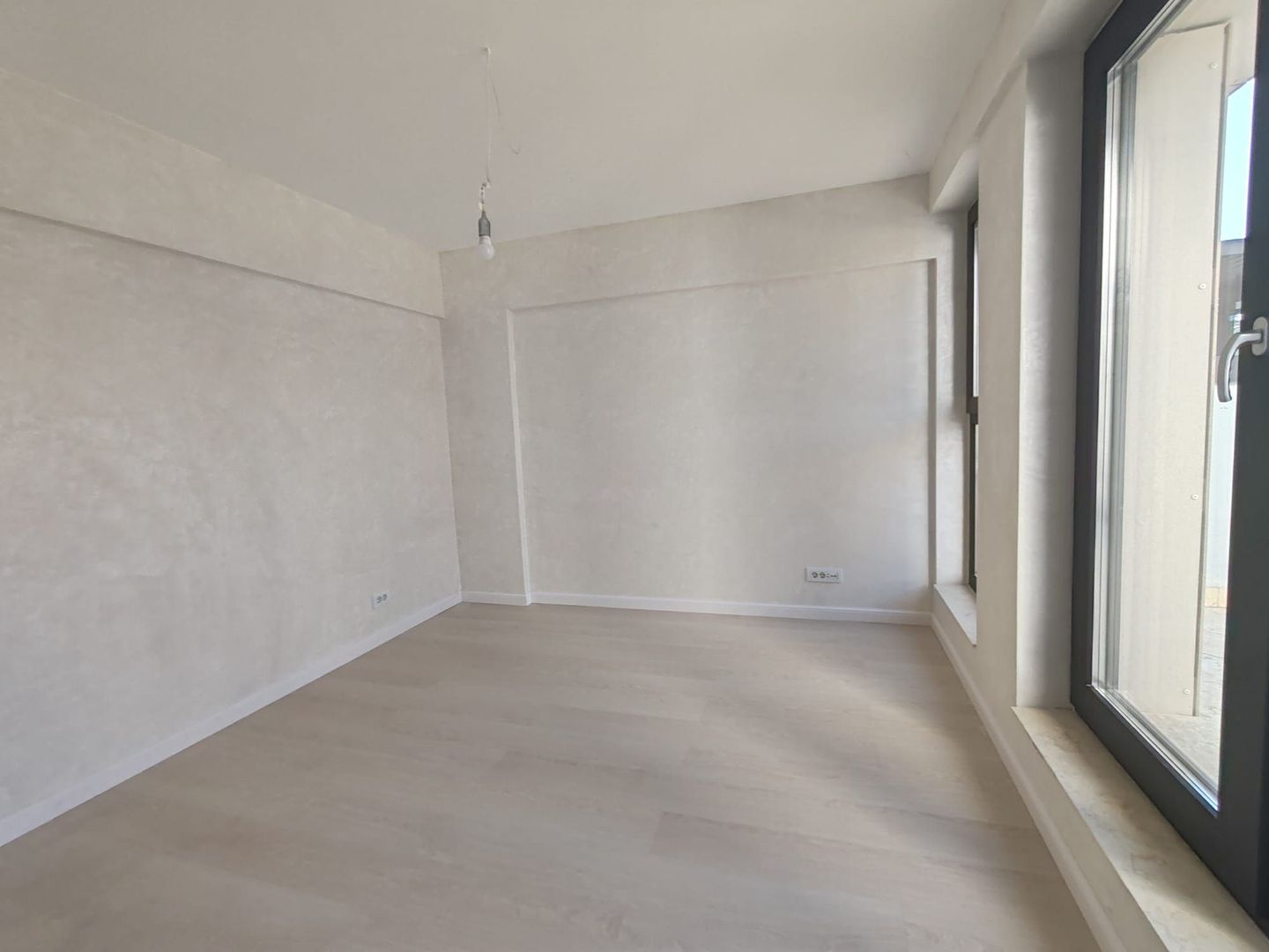 Apartament 2 camere cu terasa incalzita-84mp-145000euro- Pacurari - Poză 6