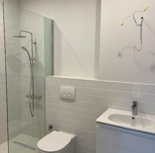 Apartament 2 camere, partial mobilat cu 2 garaje subterane - Poză 6