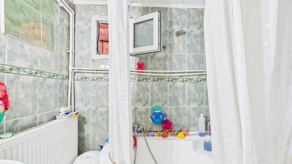 Casă cu 4 camere pe Bd. Laminorului – modernă și întreținută - Poză 8