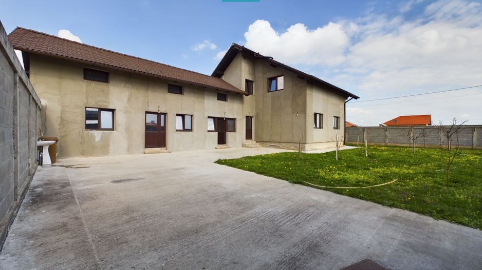 Casă la gri în Livada - Poză 1