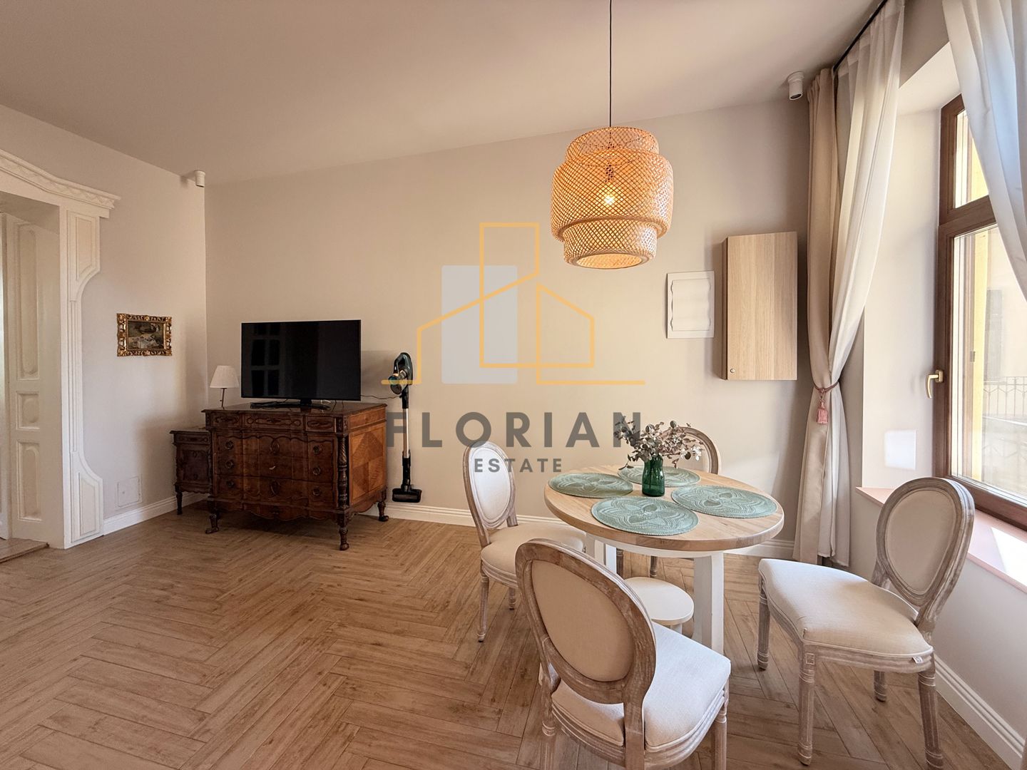 Apartament  modern cu 2 camere in cladire istorica– Zona Sinaia - Poză 5