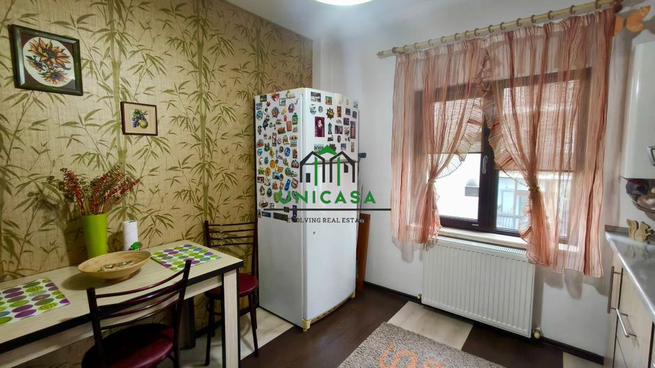 Apartament de inchiriat / 3 camere/ loc de parcare privat - Poză 4