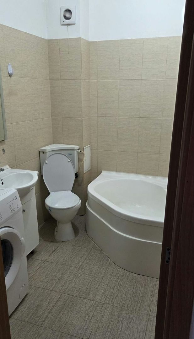 Garsoniera decomandata. Zona Aurel Persu. Cu Centrala proprie. An 2012. - Poză 5