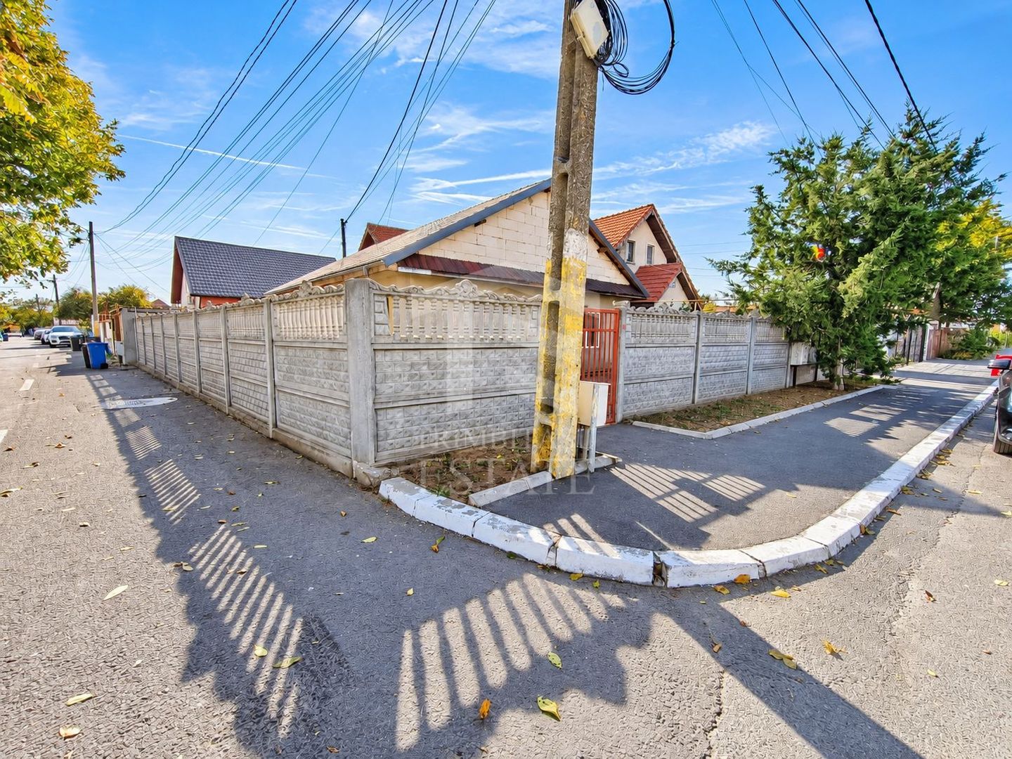 Casa de vanzare | Zona linistita | 3 camere - Poză 2