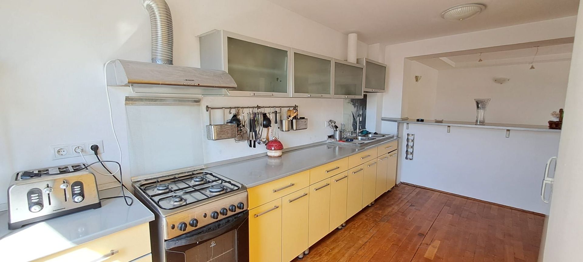 Brancoveanu, 3 camere spatios - 98 mp, etaj 2, acces metrou si stb - Poză 3